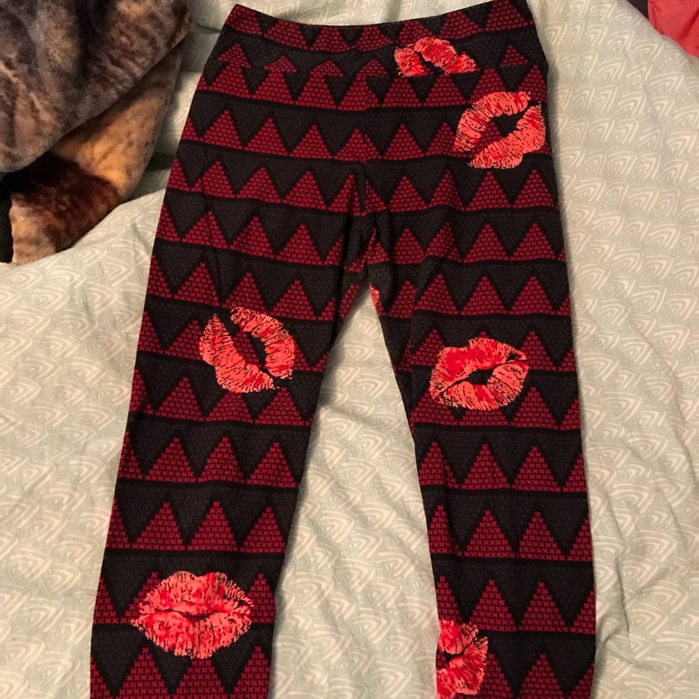 LulaRoe lips leggings